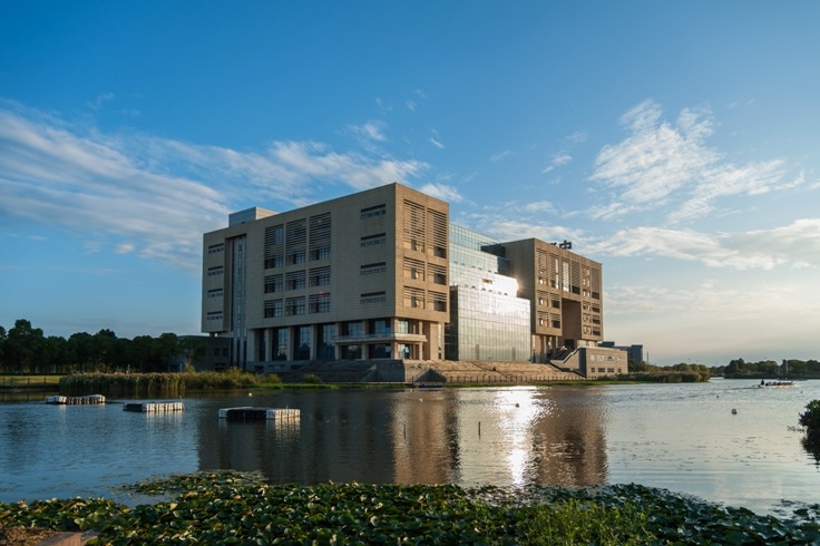 东风扬起求知的风帆 东风扬起求知的风帆