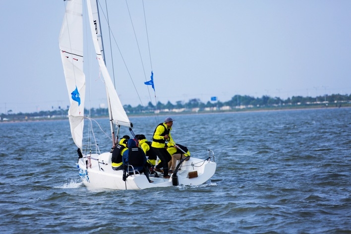 团结奋进 勇敢矫健 团结奋进 勇敢矫健