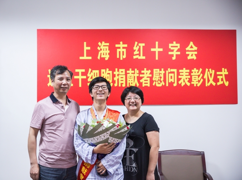 孙嘉元同学和父母在一起 孙嘉元同学和父母在一起