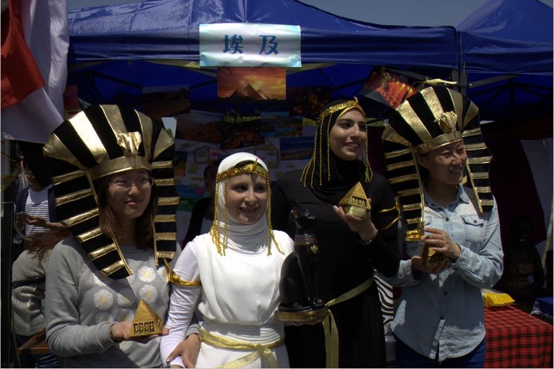 第七届文化节我衣展风采,Show行天下”目睹了各国服饰的缤纷绚烂 第七届文化节我衣展风采,Show行天下”目睹了各国服饰的缤纷绚烂