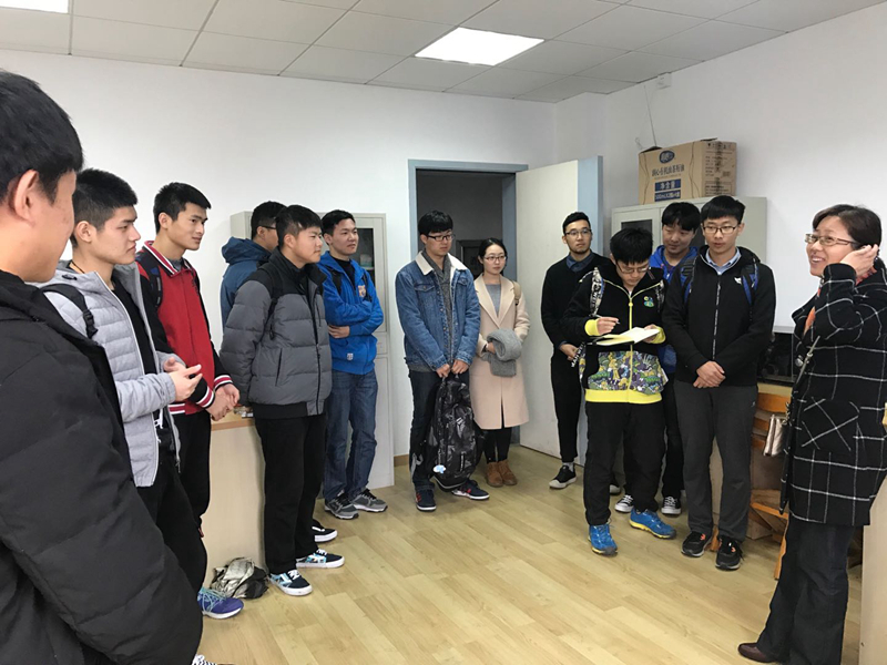 与学生讨论问题 与学生讨论问题