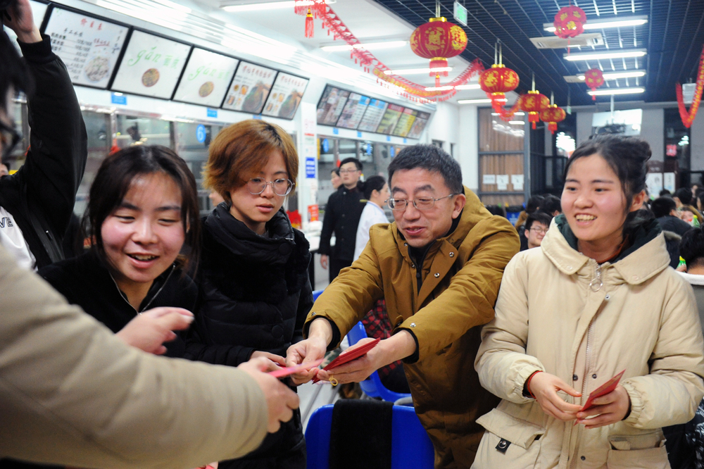 施欣副校长送上新春祝福 施欣副校长送上新春祝福