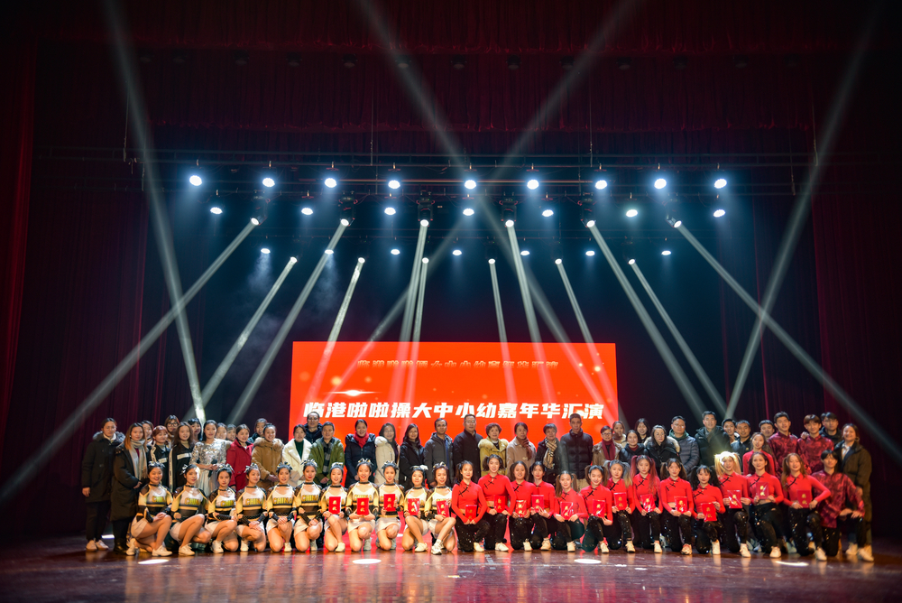 20210110062033502900.jpg 全体演职人员合照