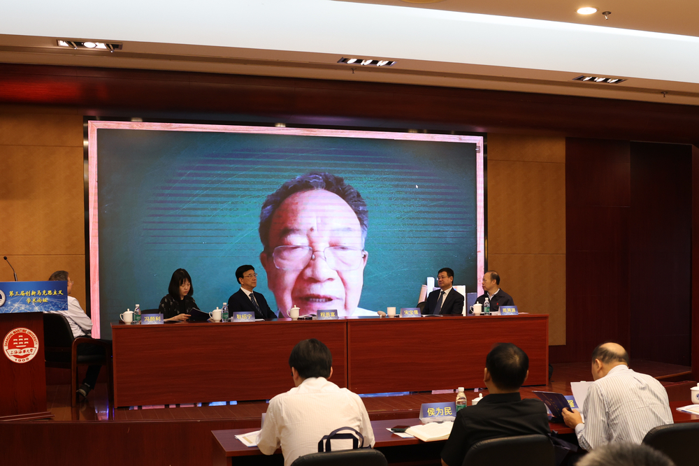 20230927020239160100.jpg 论坛主席李慎明线上致辞