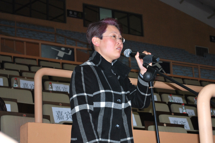 门妍萍副书记宣布比赛开始 门妍萍副书记宣布比赛开始