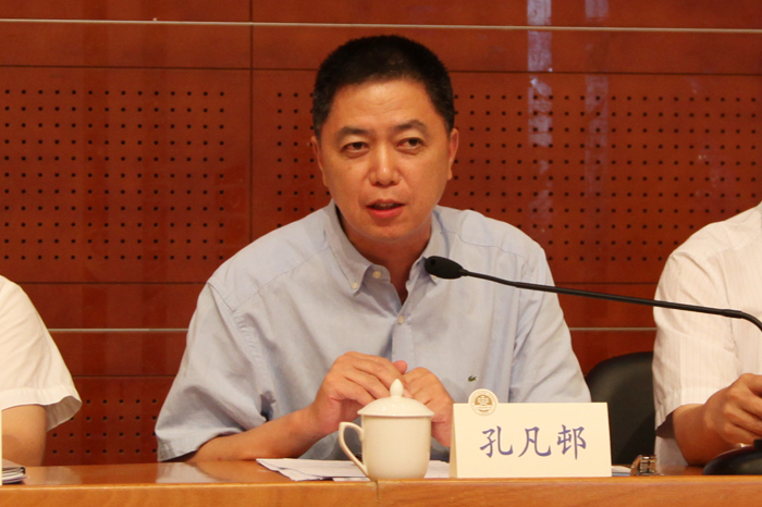 孔凡邨副校长介绍学科、科研和学生工作情况 孔凡邨副校长介绍学科、科研和学生工作情况