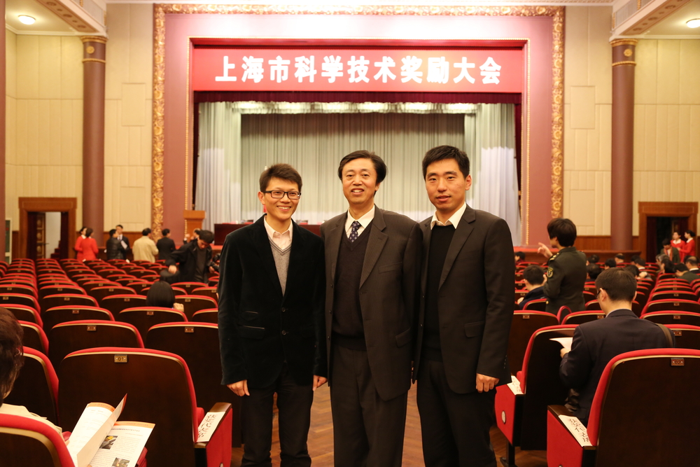 尹衍升教授等获奖课题组代表合影