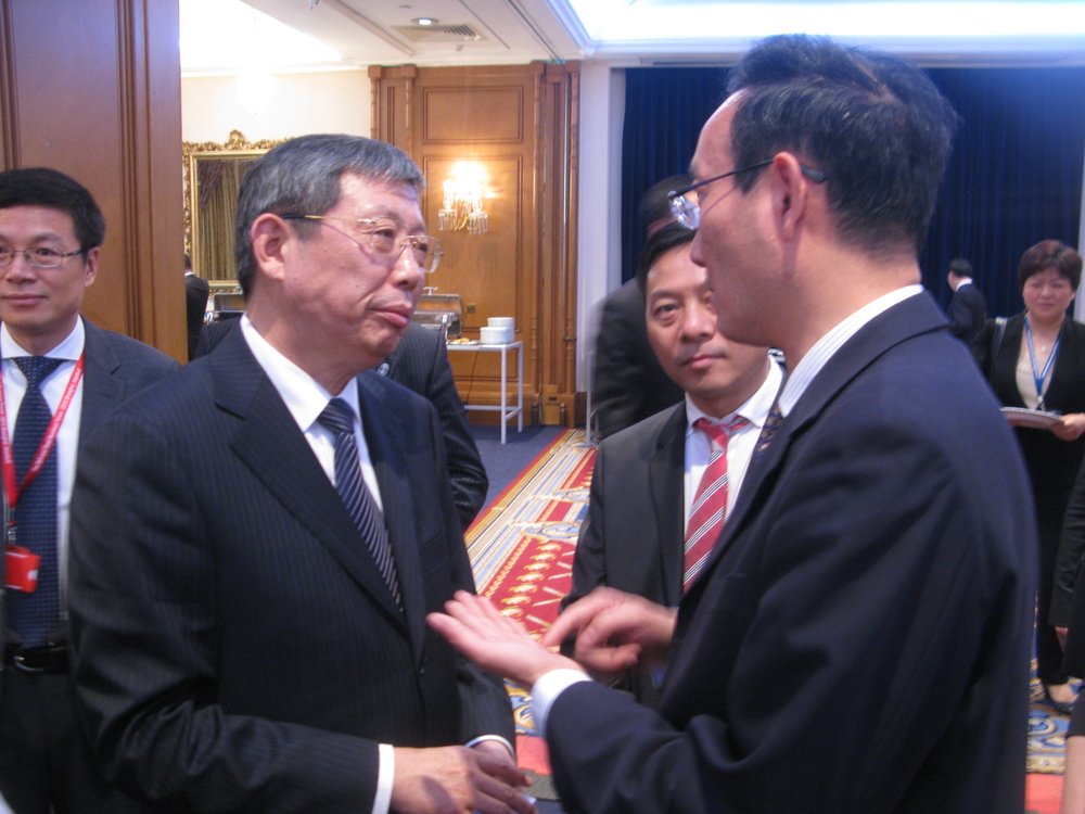 黄有方校长向杨雄市长汇报学校“一带一路”工作设想