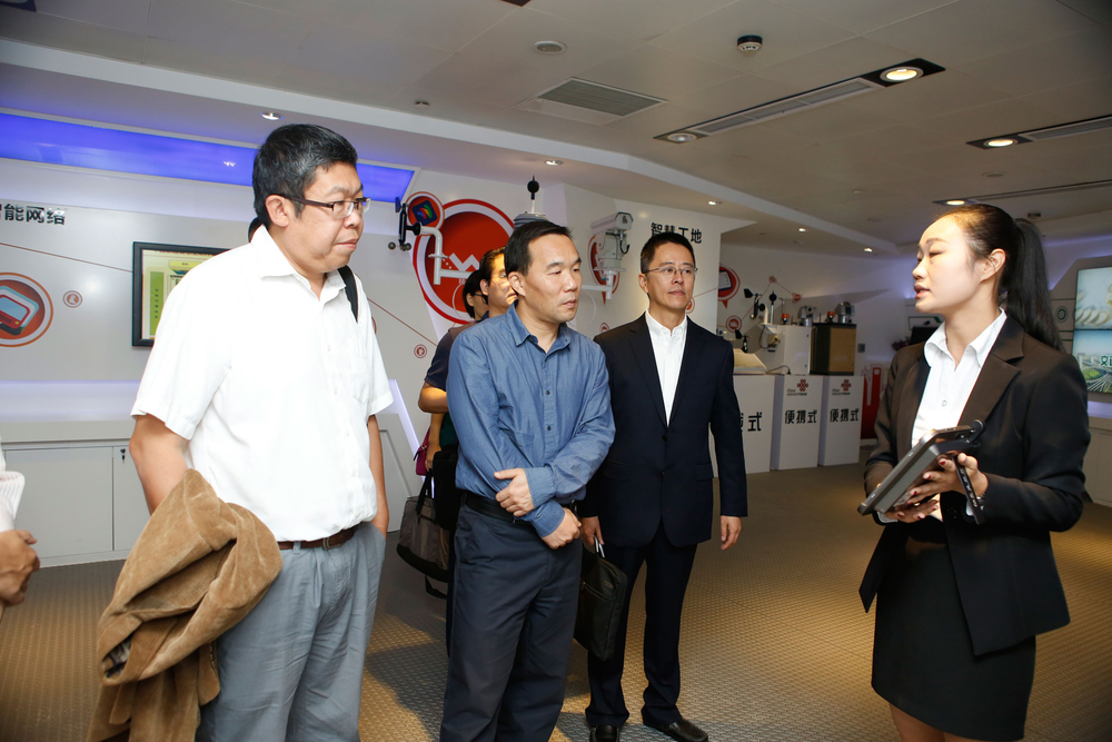 参观大数据实验室