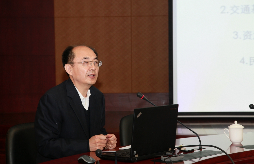 周伟教授作学术报告