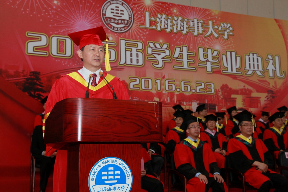 金永兴书记宣读优秀毕业生评选结果