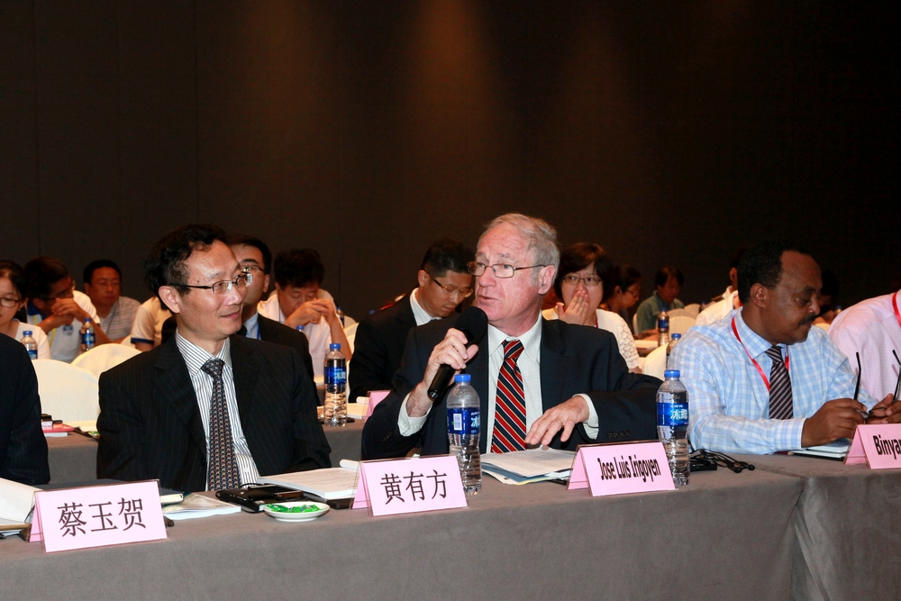 黄有方校长与嘉宾会谈