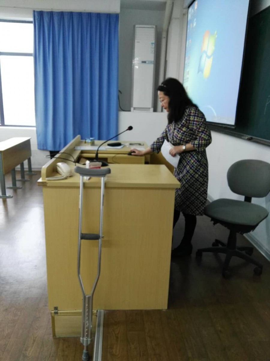 郭海霞老师在上课