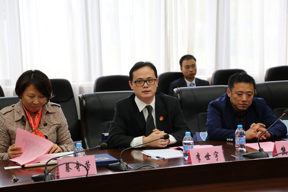 南汇新城派出法庭代表李世宇法官致辞