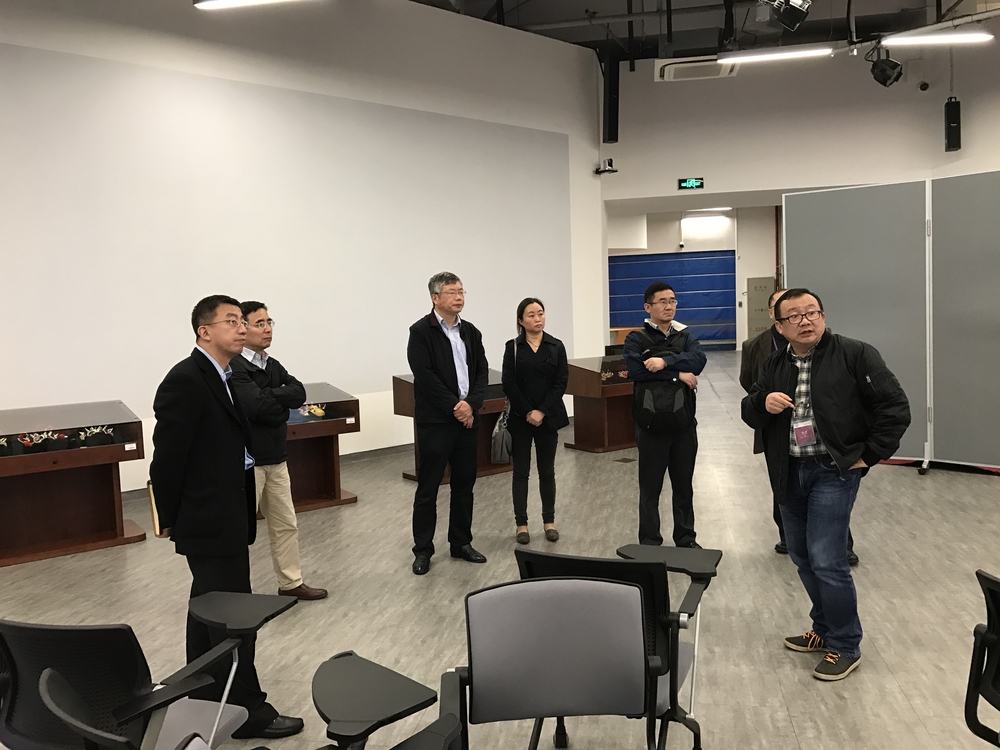 调研上海财经大学图书馆学习共享空间