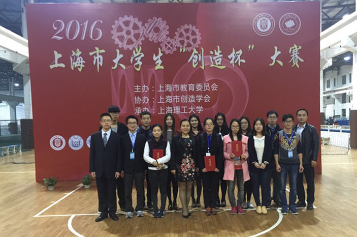 我校参加比赛的师生