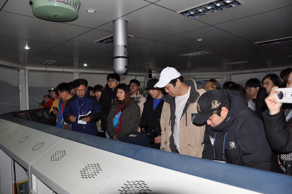 参观我校航海模拟器