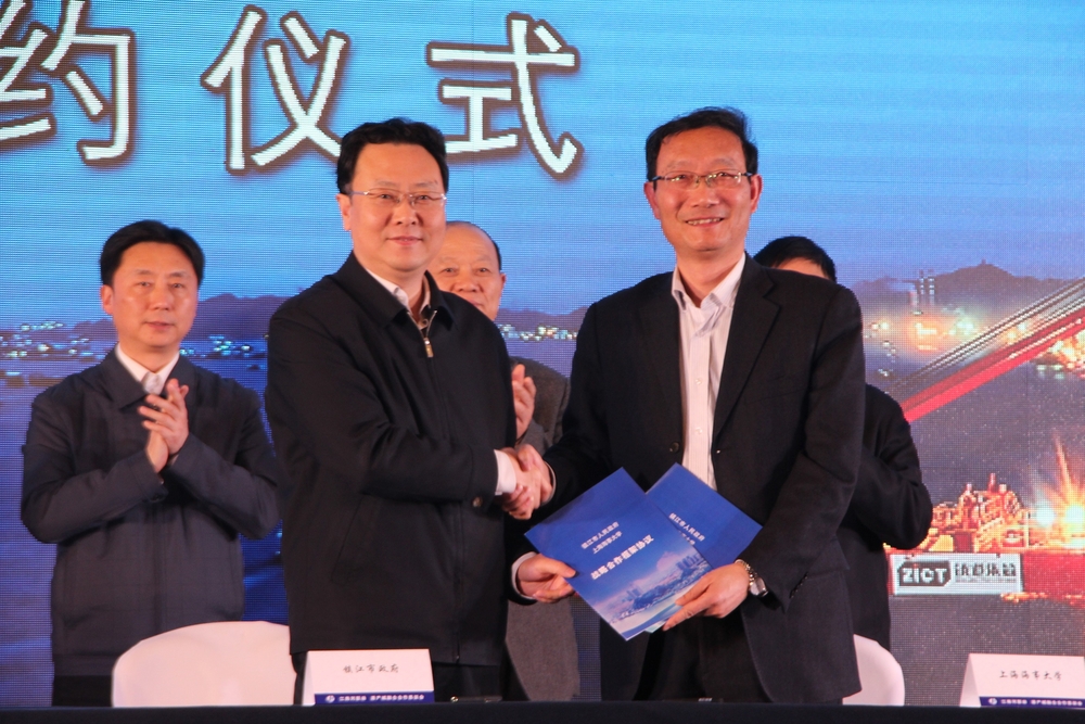 上海海事大学-镇江市政府签订战略合作协议