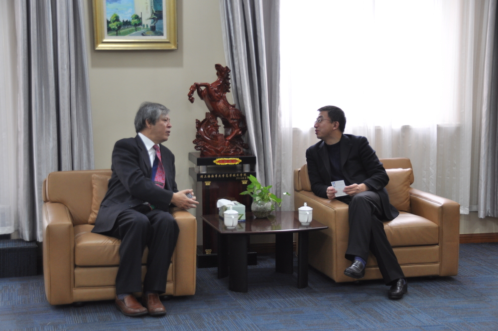 施欣副校长与认证专家会谈