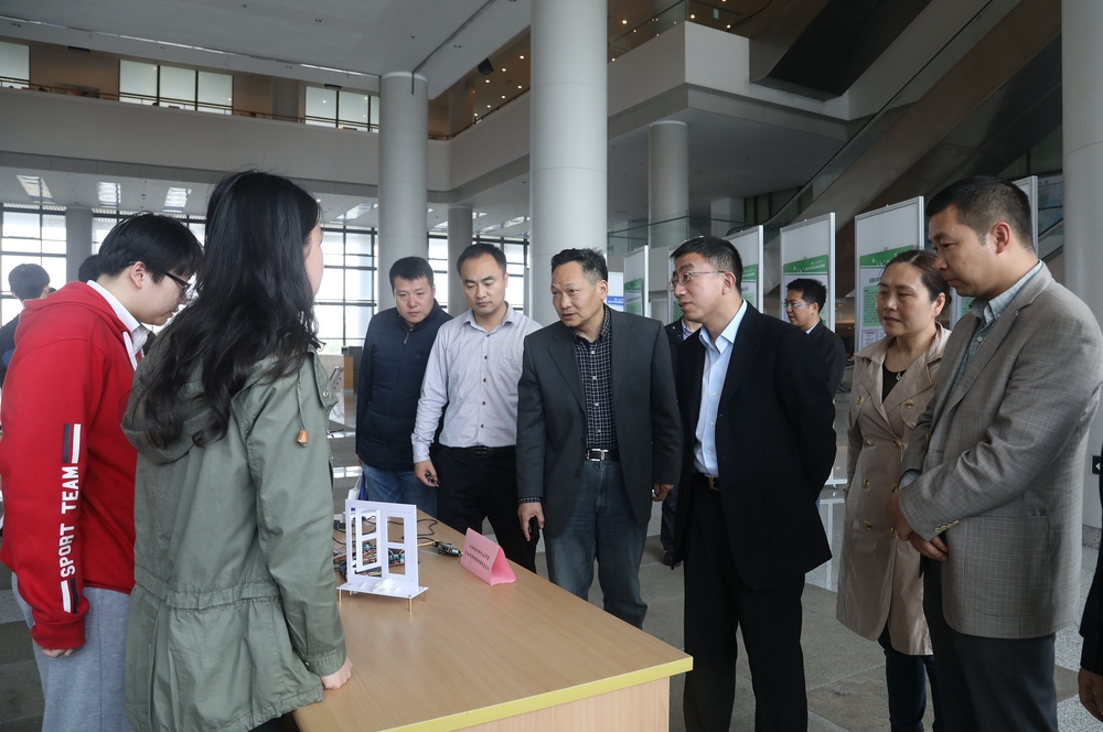 大学生创新项目:基于多传感器的智能窗设计