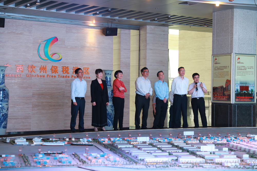 黄有方校长一行在钦州保税港区等地考察