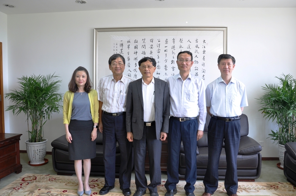 台湾海洋大学张清风校长一行来校访问