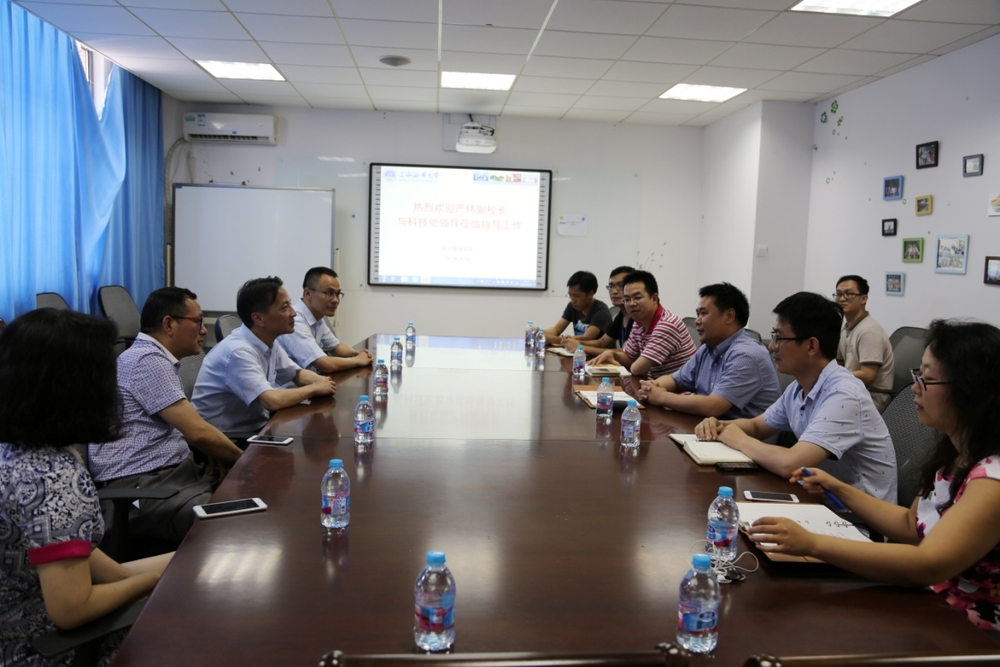 严伟副校长慰问科研一线教师