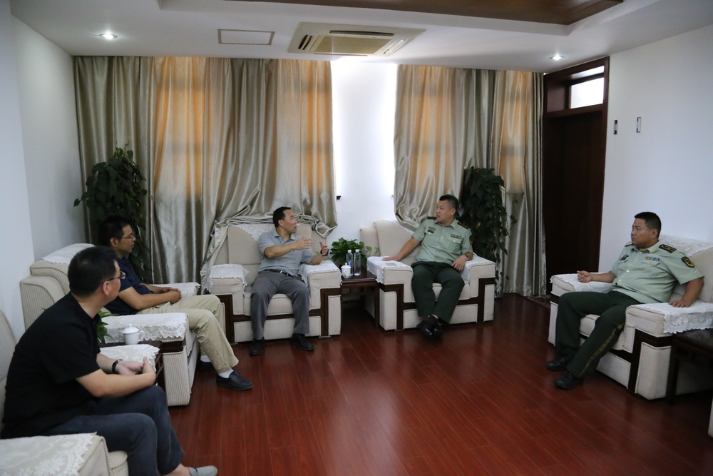 王海威副书记走访临港消防大队