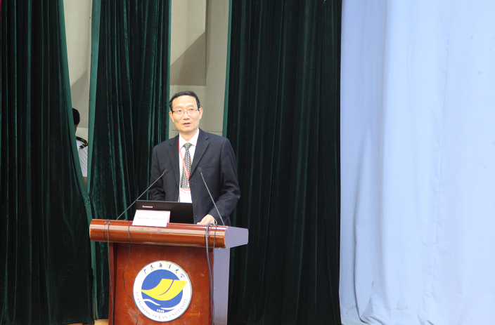 黄有方校长作为中国航海学会理事长在开幕式中致辞
