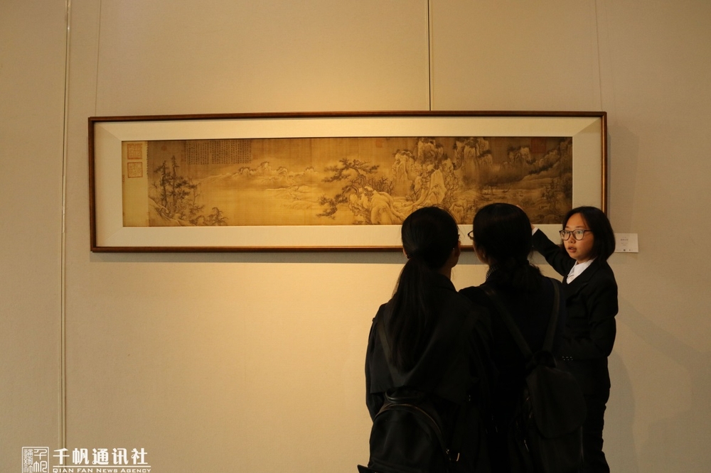 参观海大艺术馆