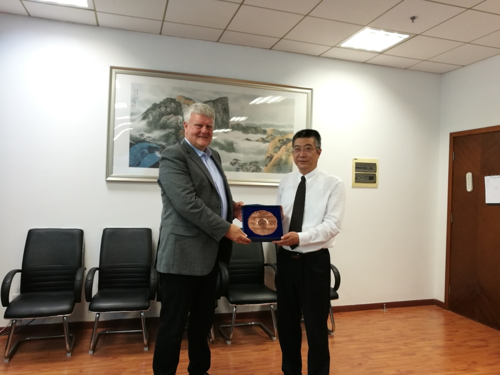 :杨万枫副校长会见托本董事