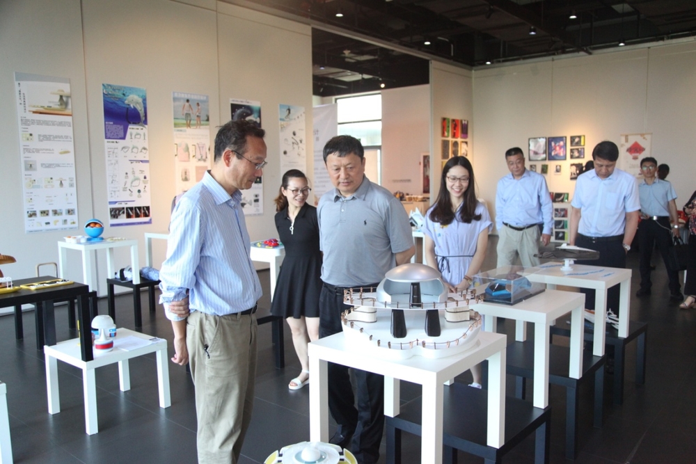 参观“2018毕业设计作品展”