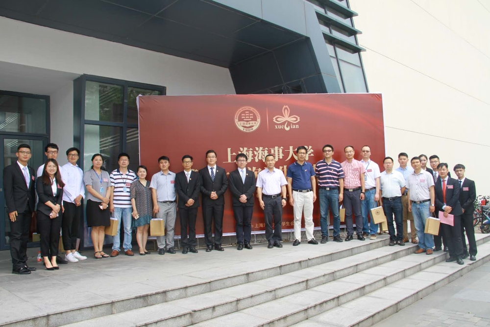 王海威副校长、市学联代表、校团委及学院团委负责人合影