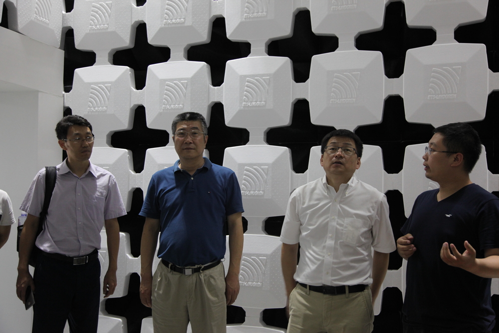 李扬院长一行参观我校供应链安全认证平台——电磁兼容实验室