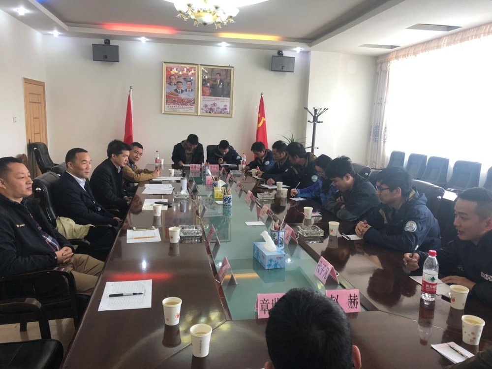 王海威副校长与11名西藏工作同学在日喀则座谈