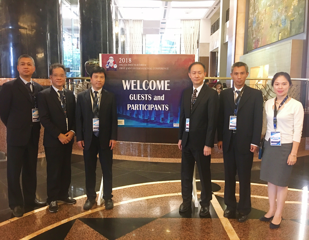 参加此次大会的我校代表合影