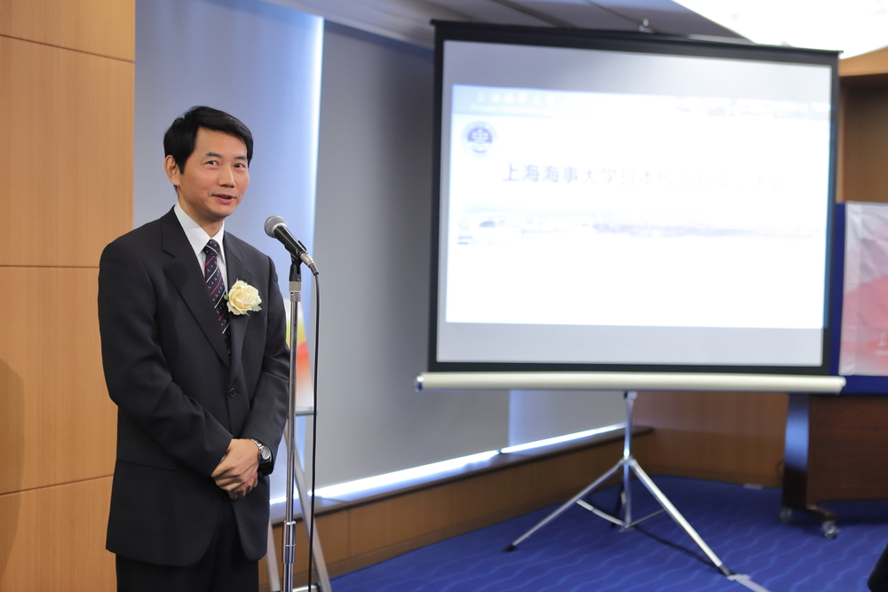 日本华侨华人博士协会会长、上海交通大学日本校友会副会长葛宗涛代表兄弟高校校友会致贺词