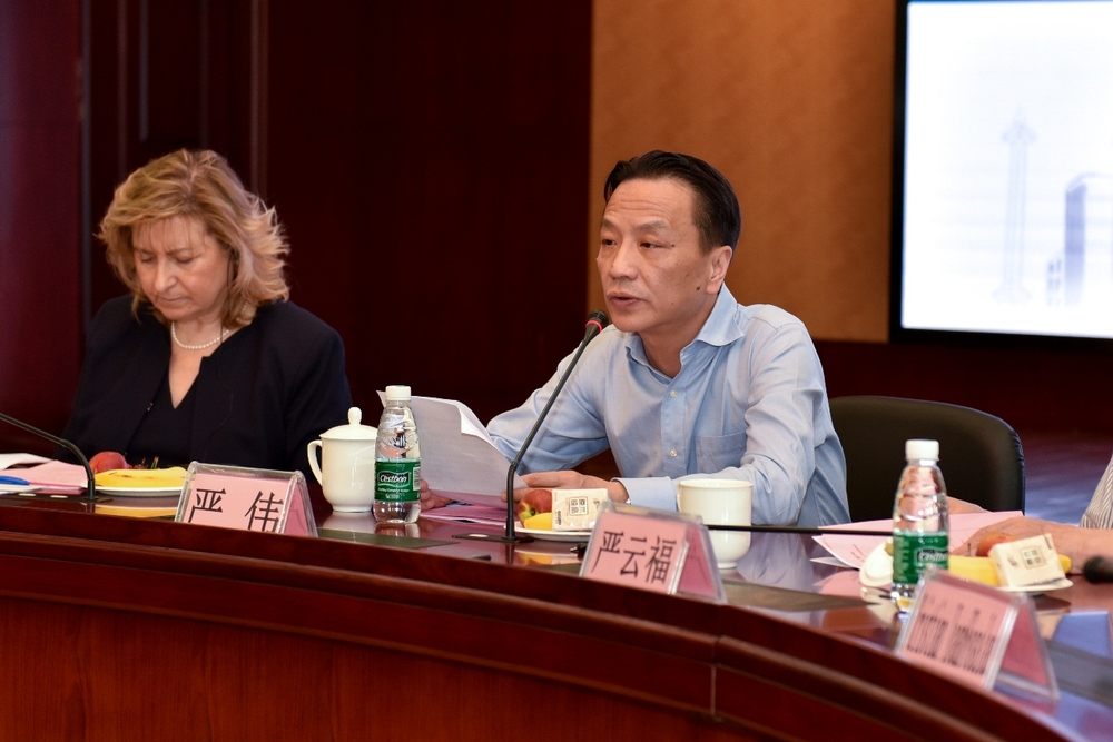  严伟副校长致欢迎词