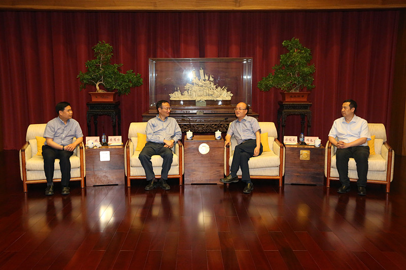 黄有方校长与傅俊元校友座谈