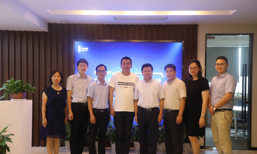 与神海航运（上海）有限公司合影