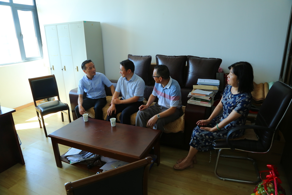 严伟副校长慰问一线科研教师