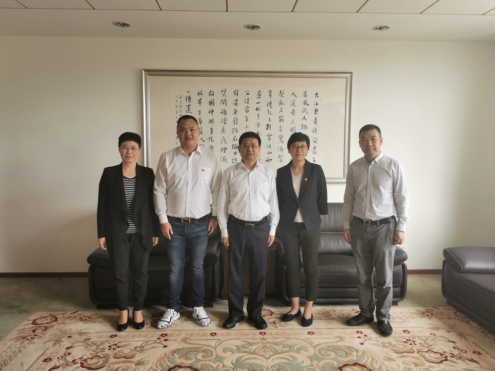 宋宝儒书记、贺莉副书记等热情接待吴文峰船长