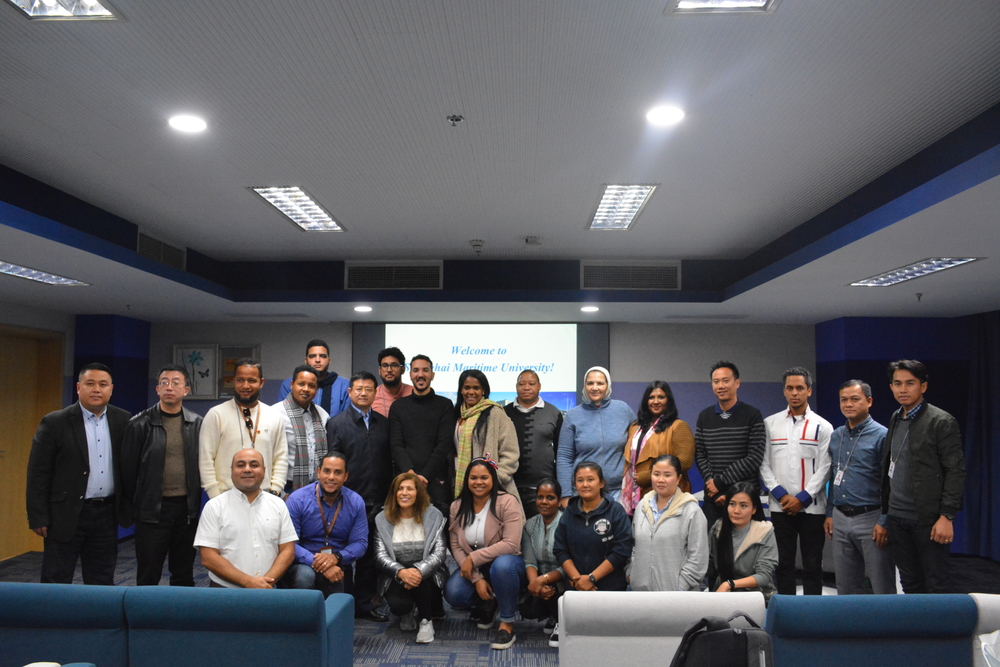 校领导与学员合影