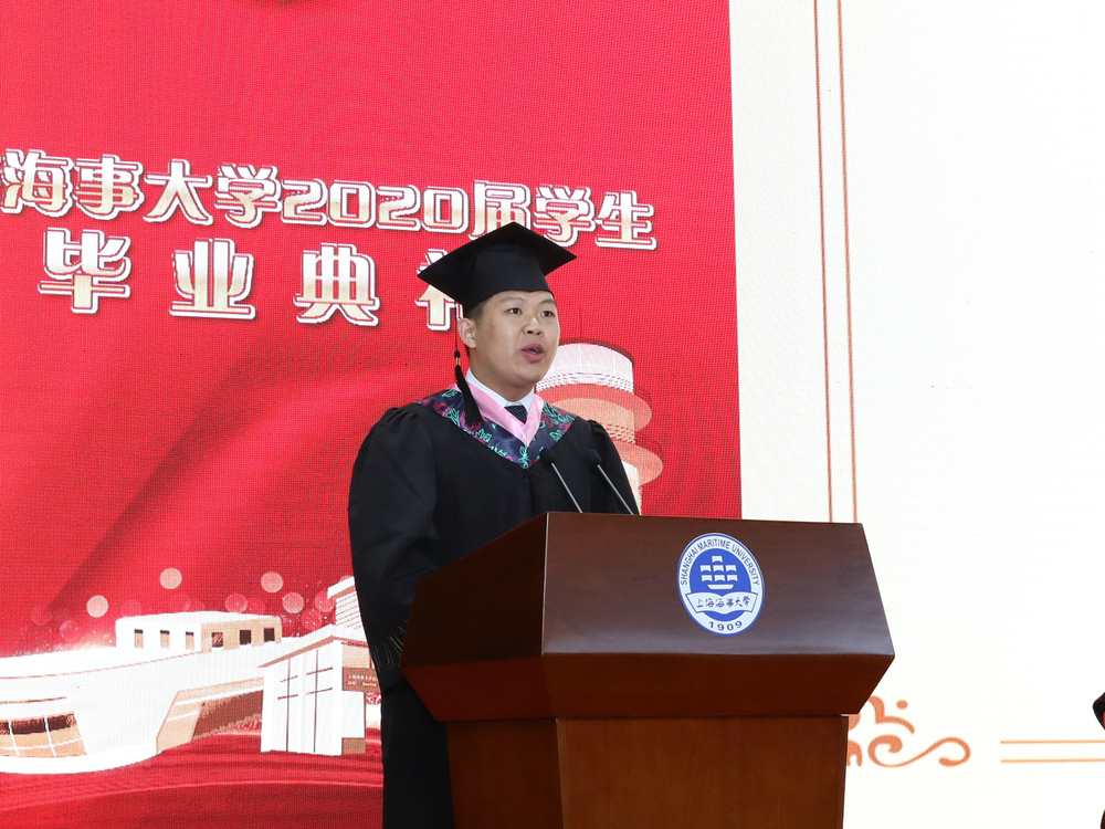 毕业生代表、交通运输学院国航162班斯航发言