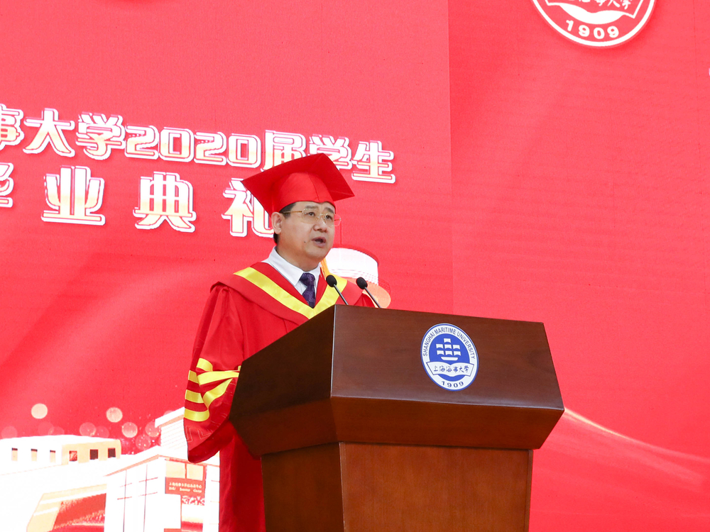 宋宝儒书记宣读《2020届上海市优秀毕业生及上海海事大学优秀毕业生的表彰决定》