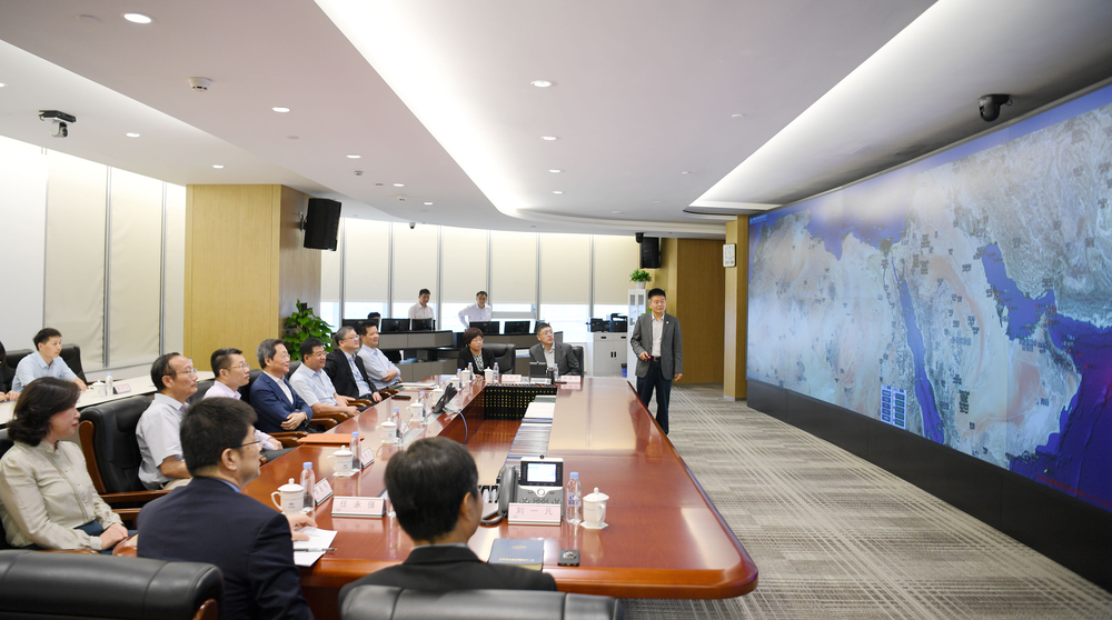 20200725030342369600.jpg 参观中远海运应急指挥中心