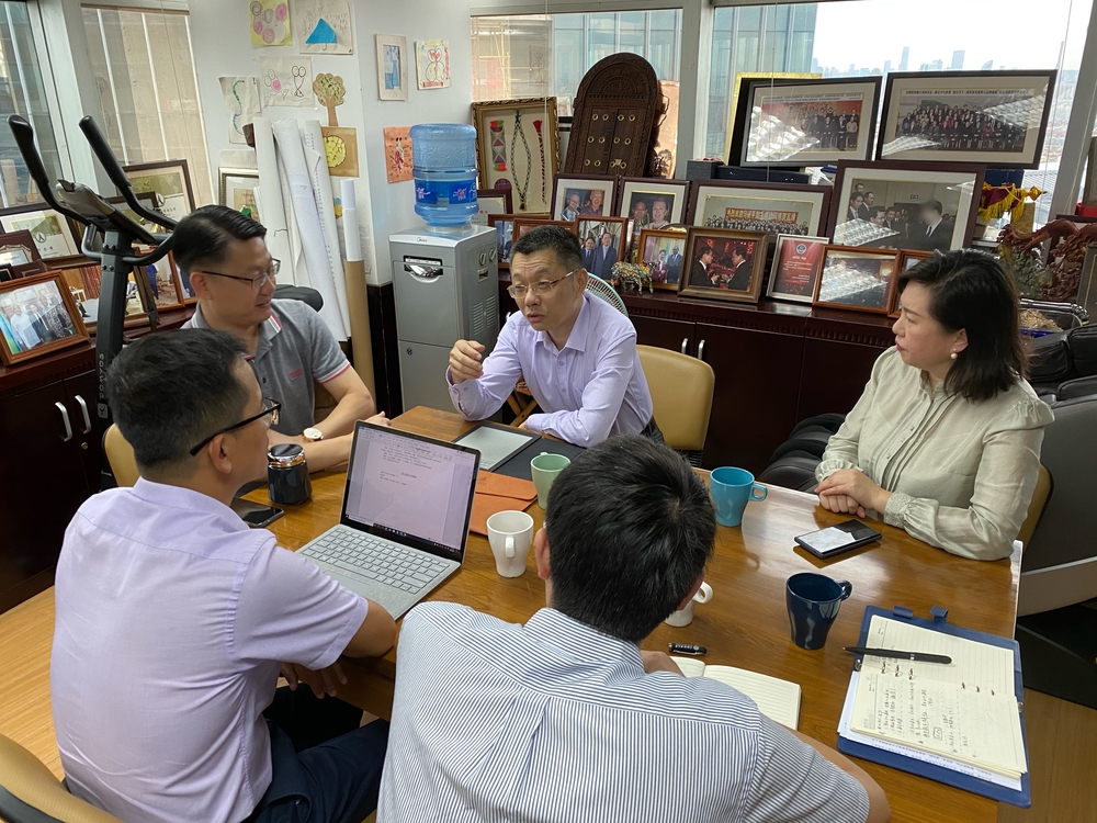 20200806034339693000.jpg 陆校长与何烈辉校友座谈