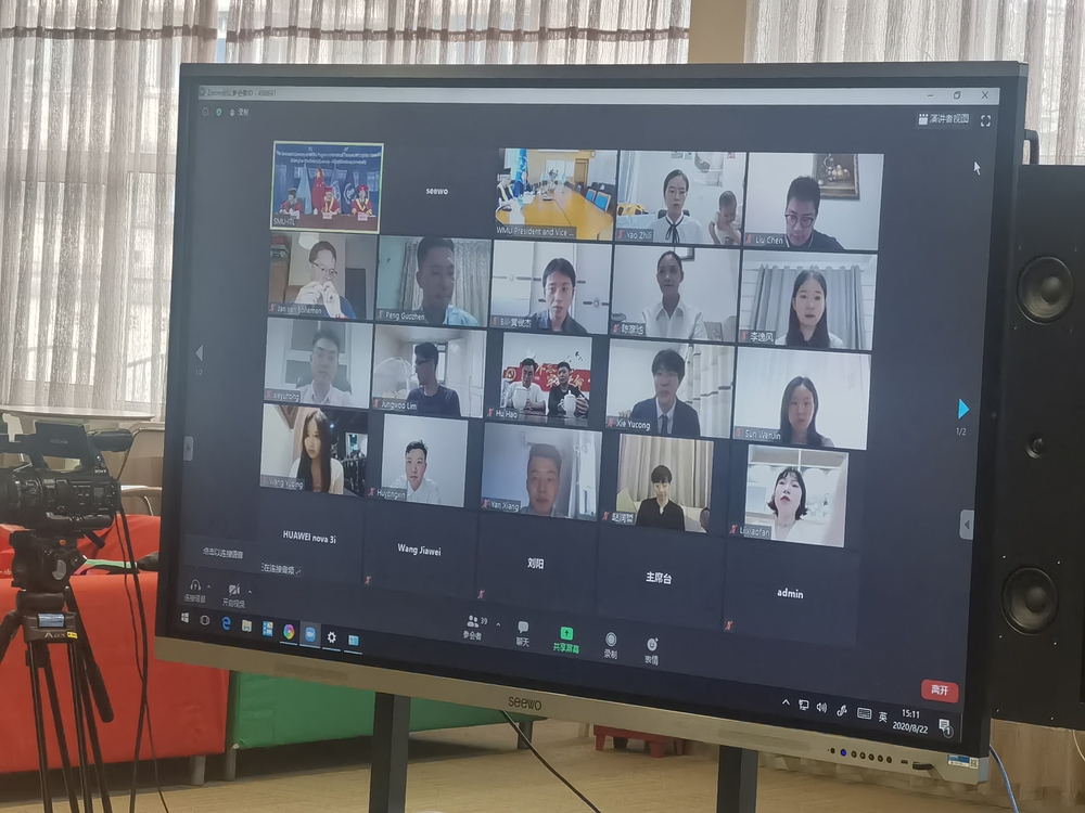 20200826140205153700.jpg 毕业生们线上参与毕业典礼
