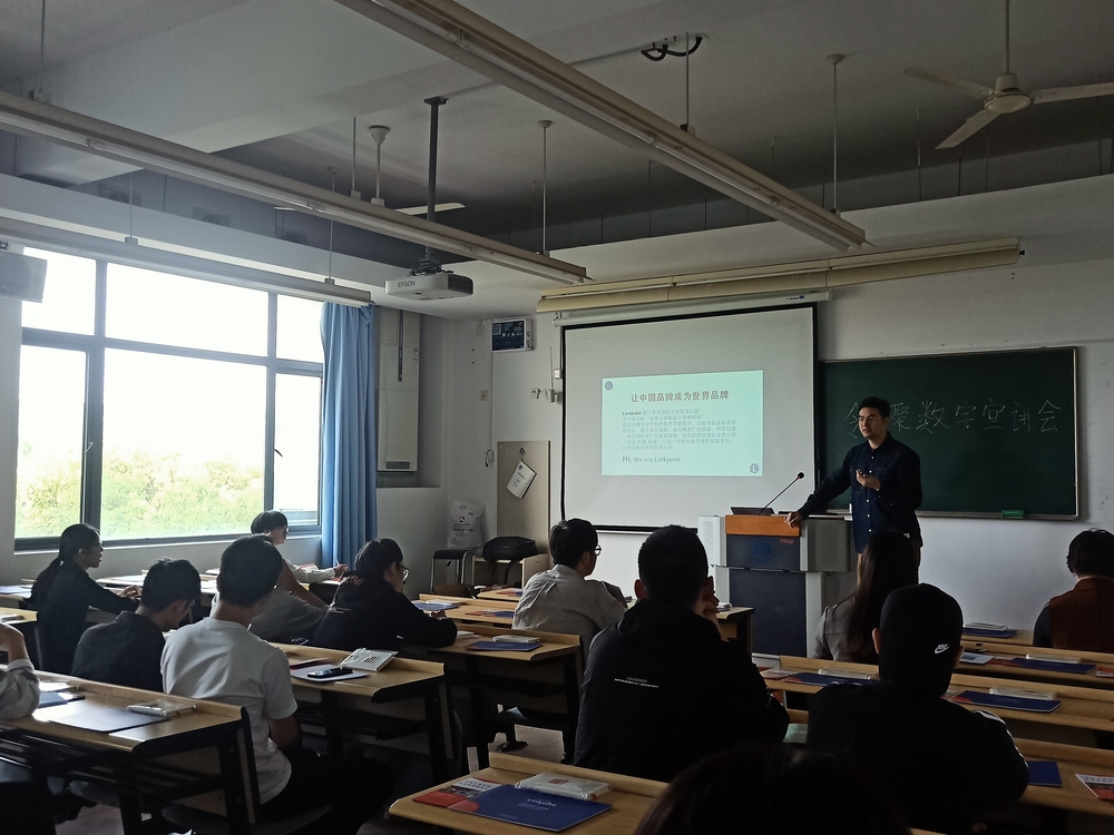 20201016043632124200.jpg 招聘宣讲会现场