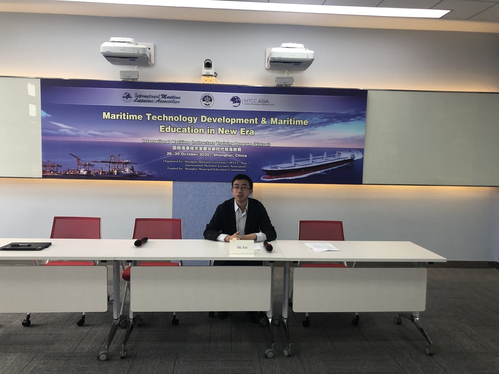 20201030231626867100.jpg 施欣副校长做开班致辞